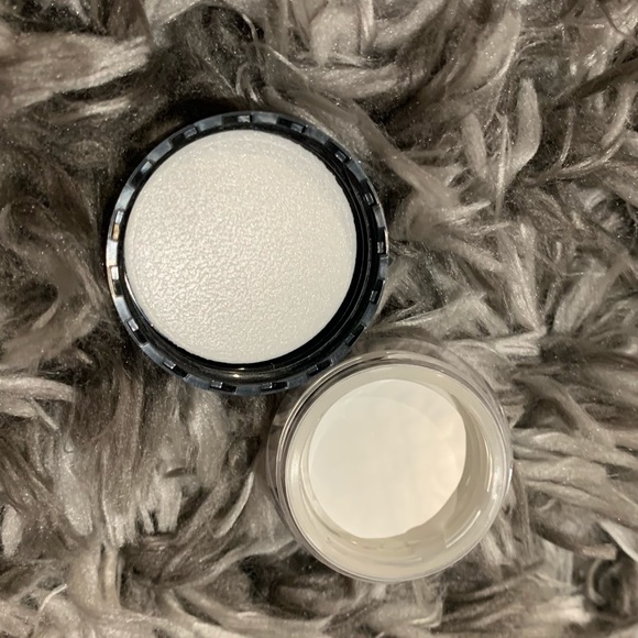 DermaBlend Professional Loose Setting Powder - Picture 2 of 2